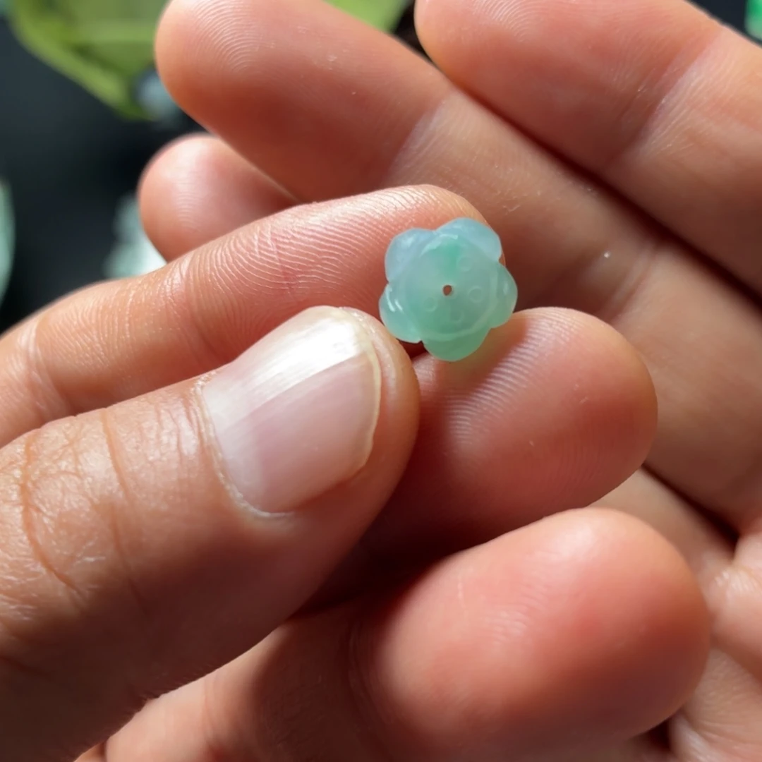 定制翡翠未镶嵌莲花