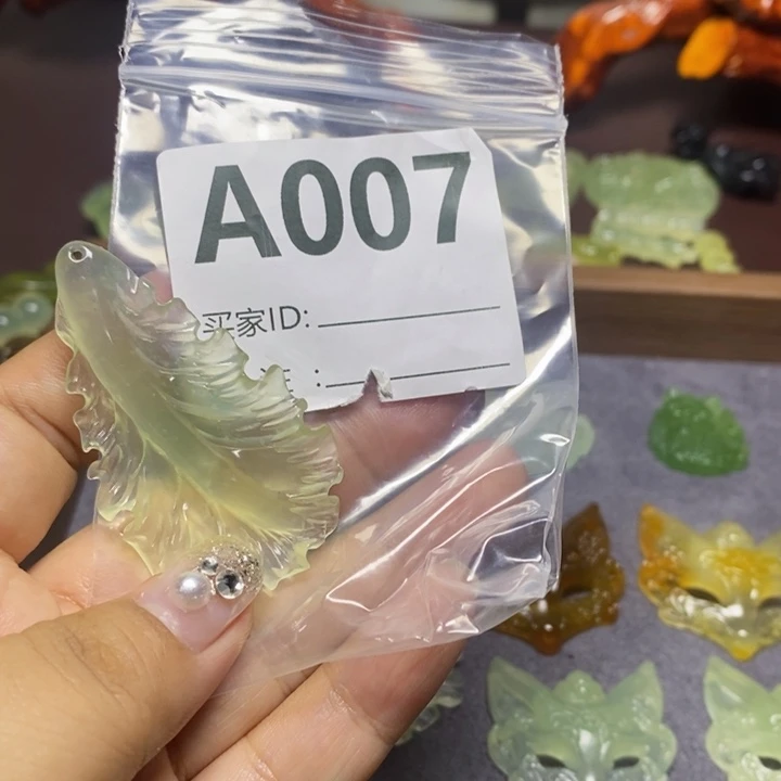 李***钰蛇纹石玉未镶嵌颈饰