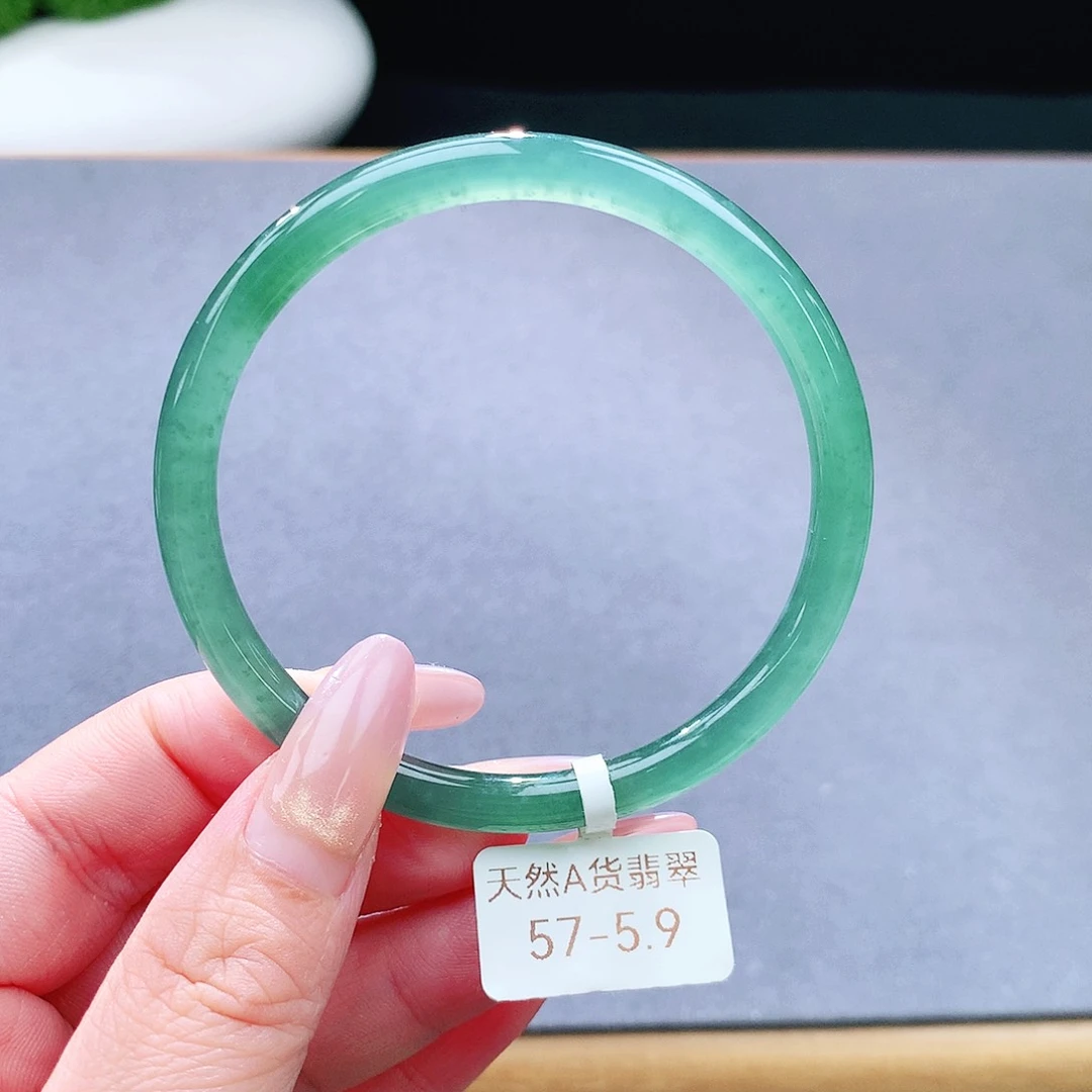 未镶嵌手镯（圆镯）翡翠