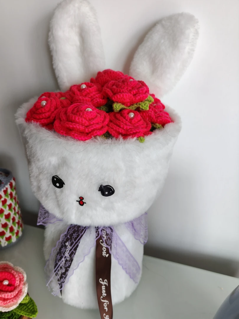 兔子抱抱桶成品玫瑰花束送女友节生日礼物伴手礼