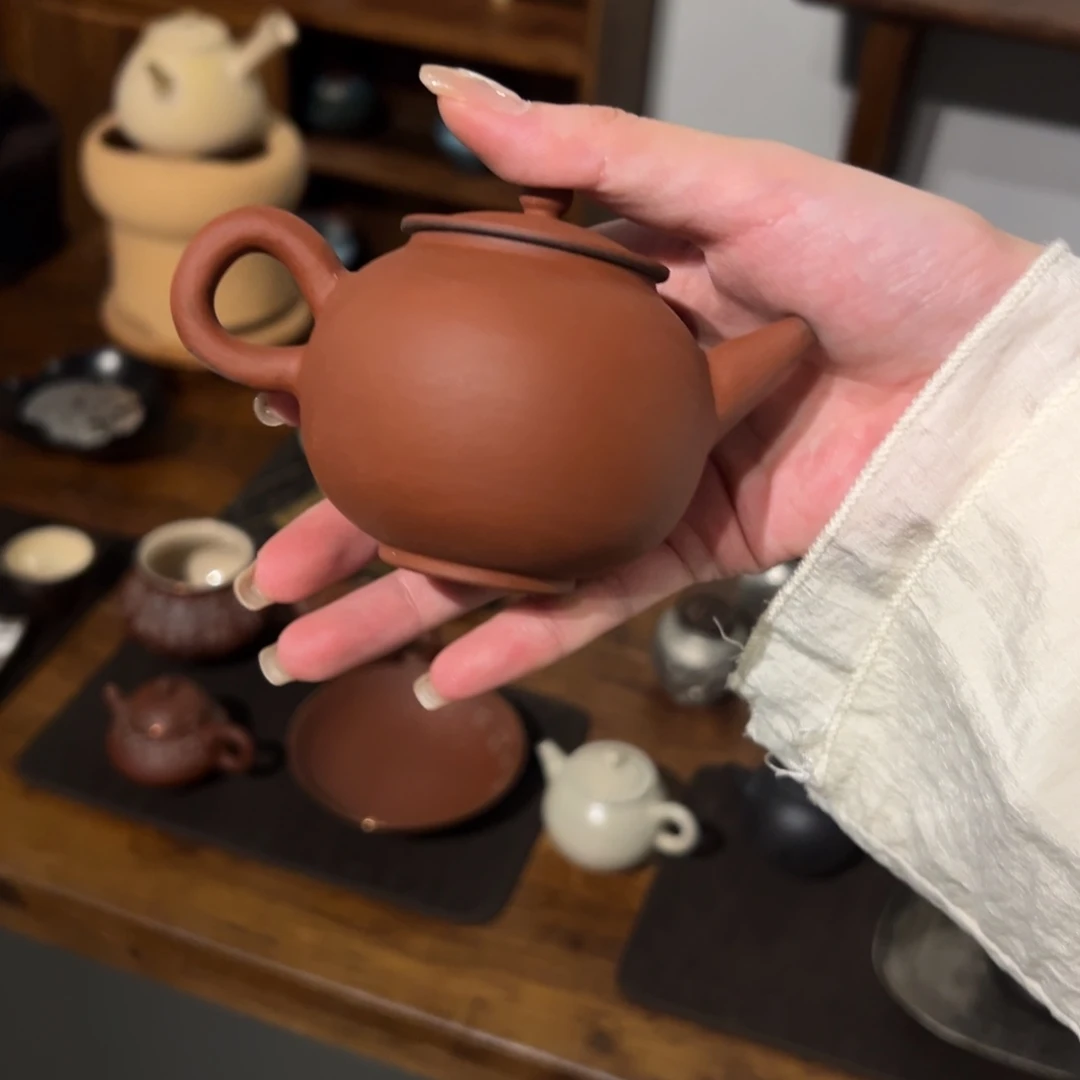 瓷片陶瓷。          陶瓷。