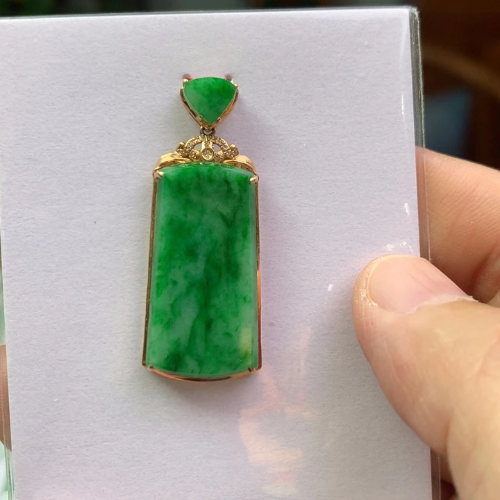 翡翠18K金镶嵌颈饰翡翠翡翠吊坠
