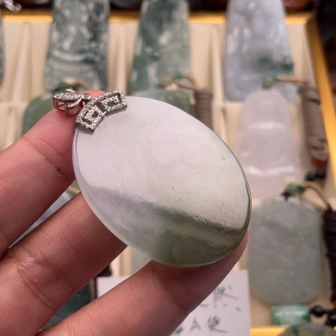 颈饰未镶嵌翡翠玉