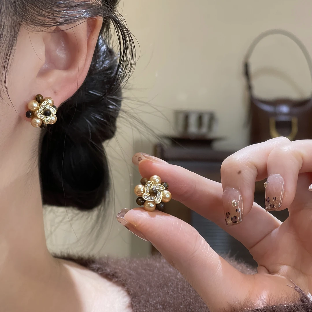 韩芸汐耳饰 复古咖色珠珠耳钉轻奢高级感小众气质秋冬耳饰A-51