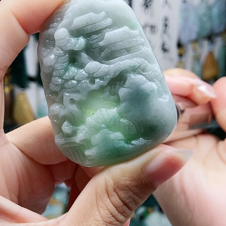 颈饰足铂镶嵌翡翠翡翠