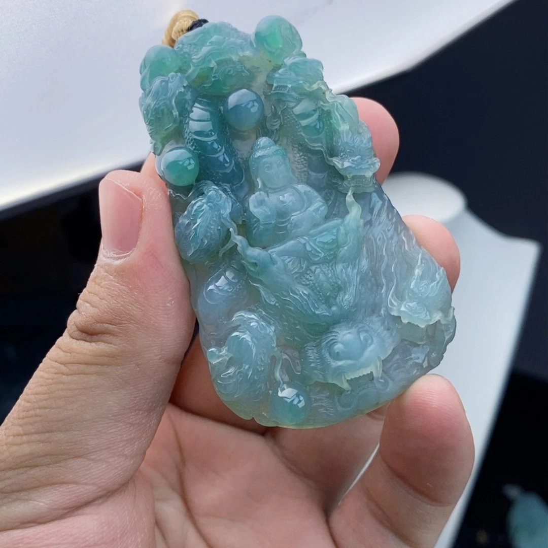 翡翠未镶嵌颈饰佛祖