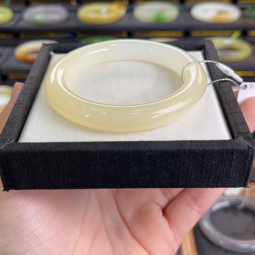 和田玉未镶嵌手镯高冰胶蜂蜜水