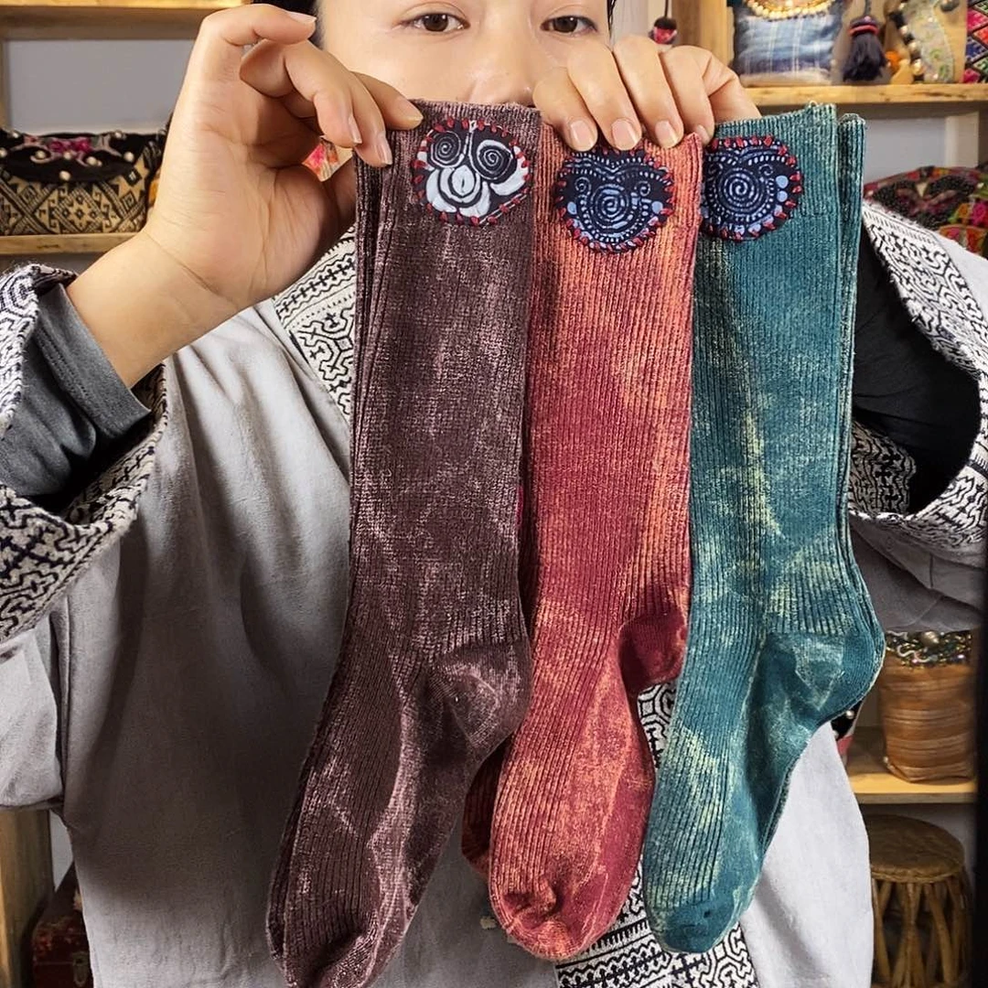 织绣手工制作工艺袜子