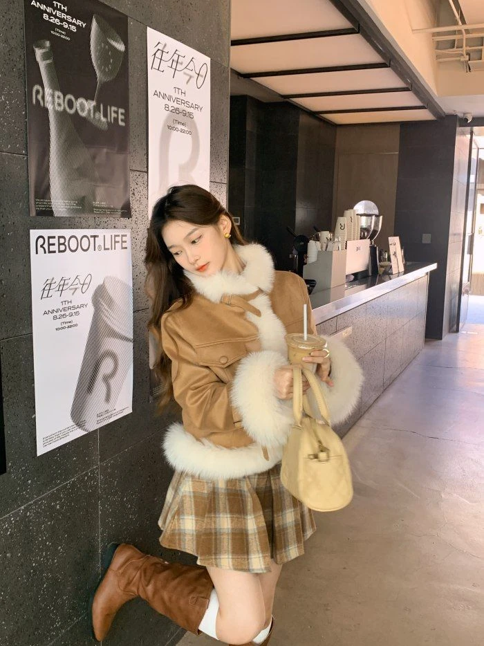 人手B备！廓形机车外套女气质短款网红拼接皮上衣大毛领韩版大衣