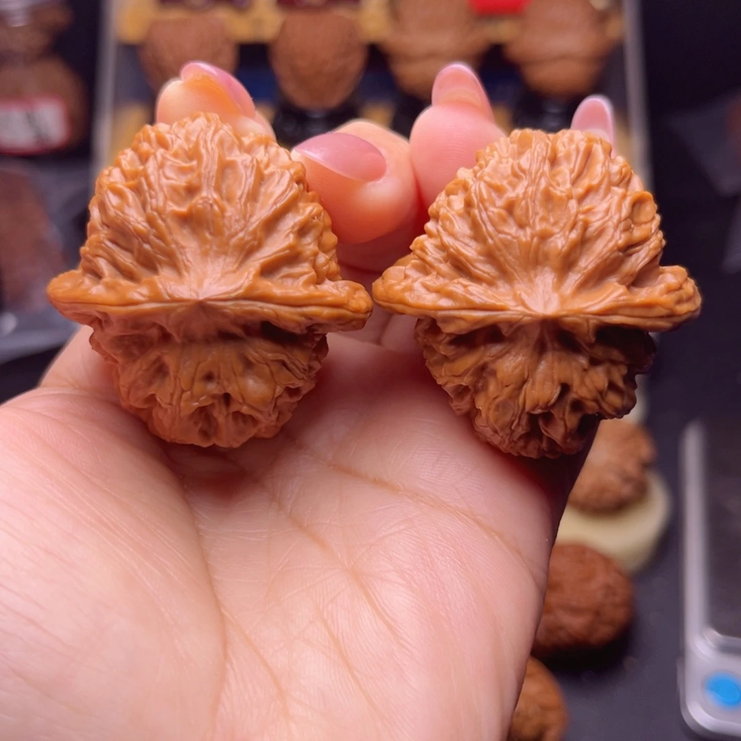 用***8吊坠文玩核桃龙脉元宝，巨重