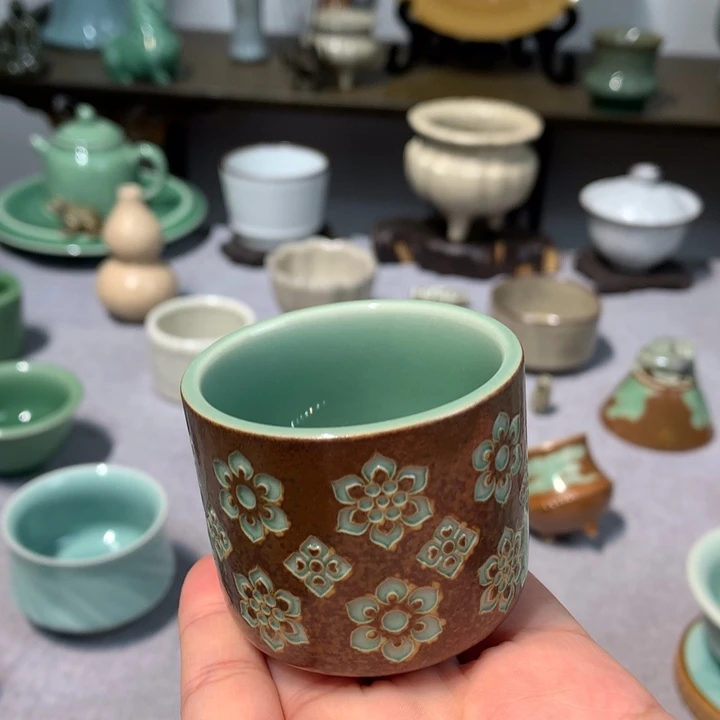 龙泉青瓷宝相花扳指杯