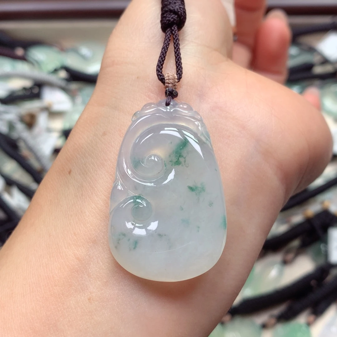 翡翠未镶嵌颈饰如意