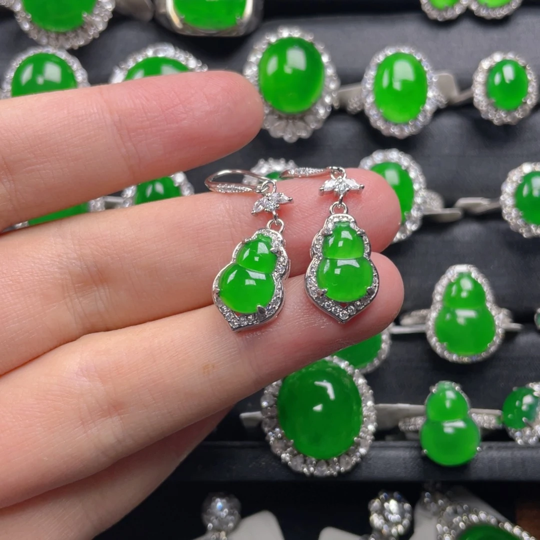 如***由翡翠银S925镶嵌耳饰