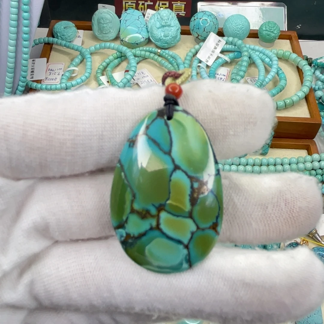 不***兔绿松石未镶嵌颈饰