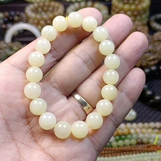 猫****和田玉未镶嵌手链