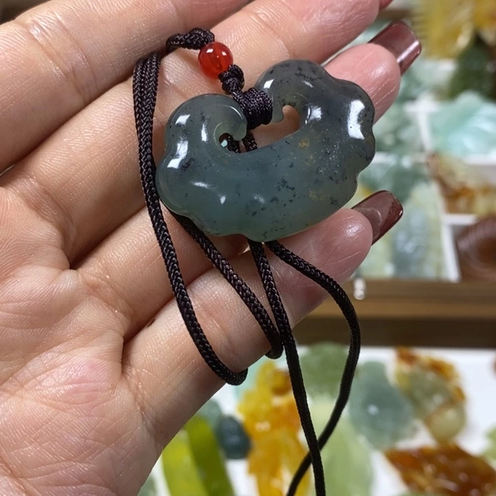 蛇纹石玉未镶嵌吊坠