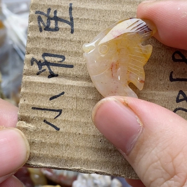 硅化珊瑚（珊瑚玉）未镶嵌颈饰跳*侠