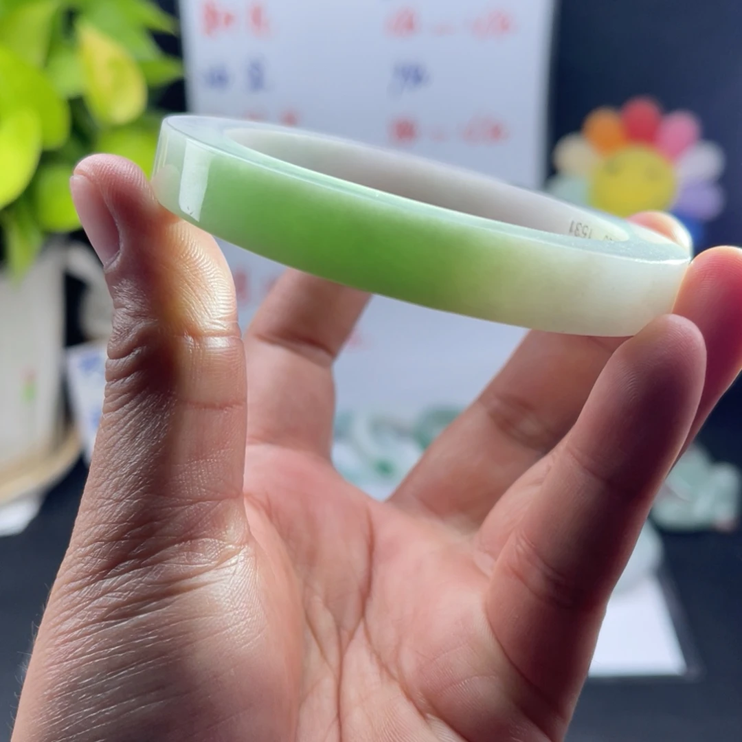 定制翡翠62-64泥鳅背未镶嵌手镯