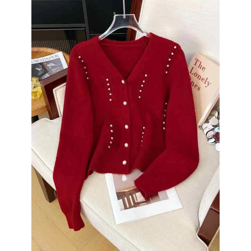 高级感红色V领正肩毛衣外套女2024秋冬大码胖mm法式钉珠针织开衫