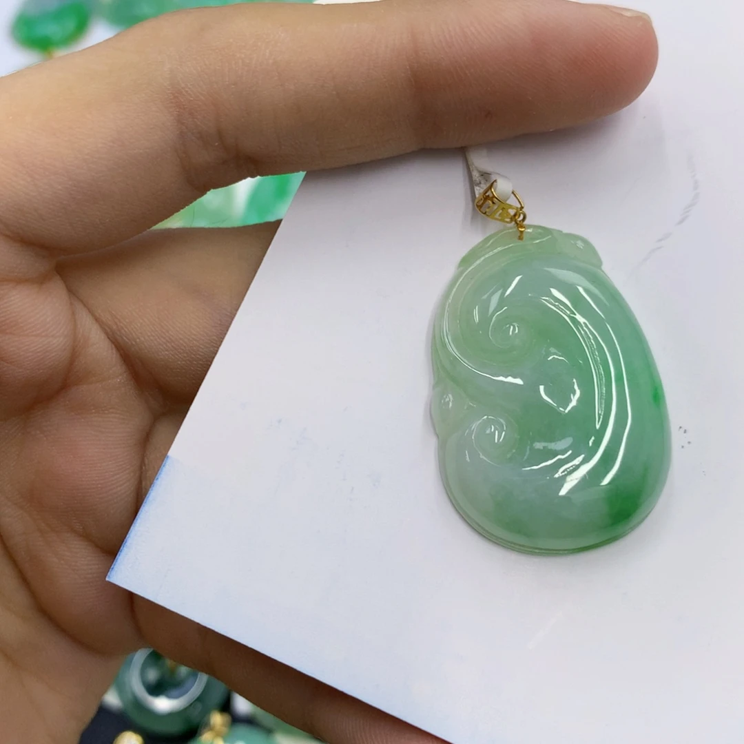 翡翠18K金镶嵌颈饰翡翠