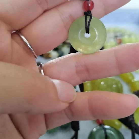 未镶嵌蛇纹石玉吊坠