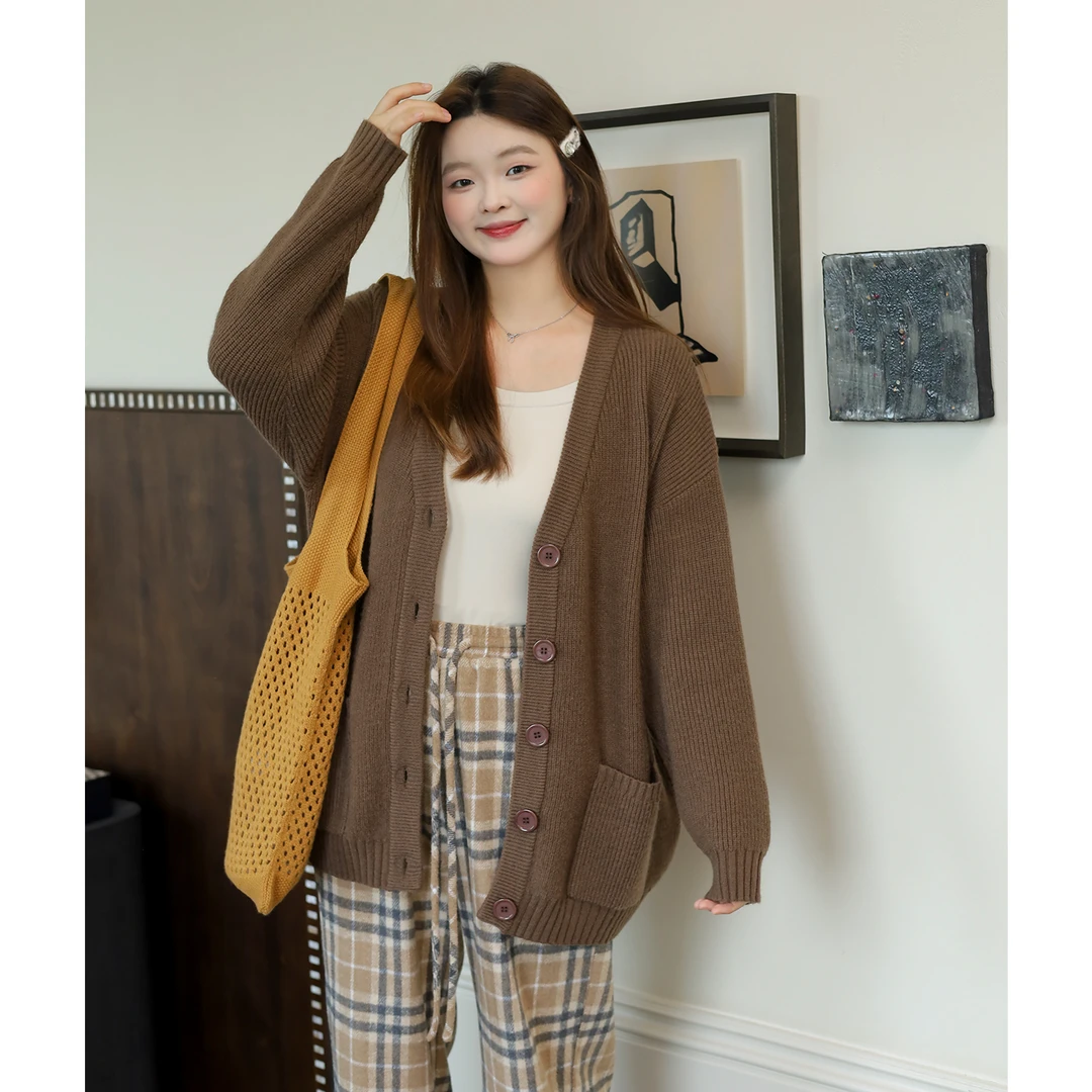 【苹果型天菜】-运费贴DM100气质时尚百搭显瘦V领毛衣针织开衫2174