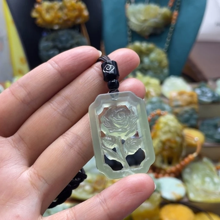 蛇纹石玉未镶嵌颈饰