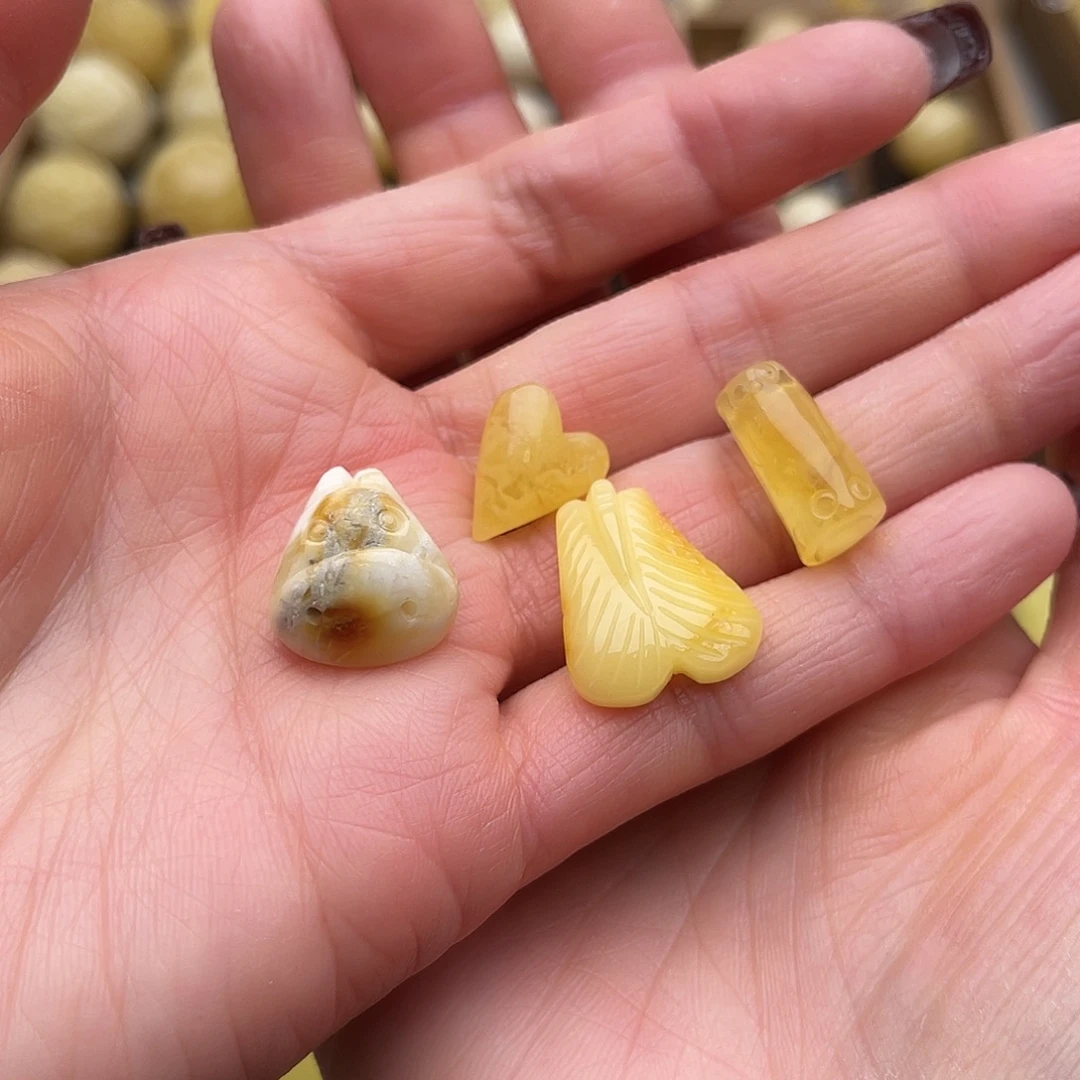 琥珀未镶嵌裸石蜜蜡微瑕雕刻件鸽