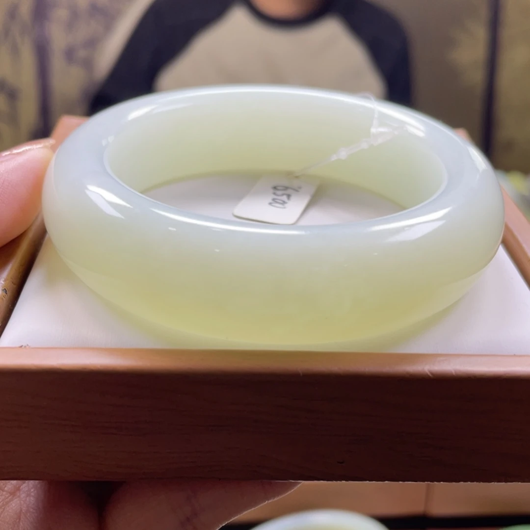 和田玉未镶嵌手镯58圈轮胎 有结构