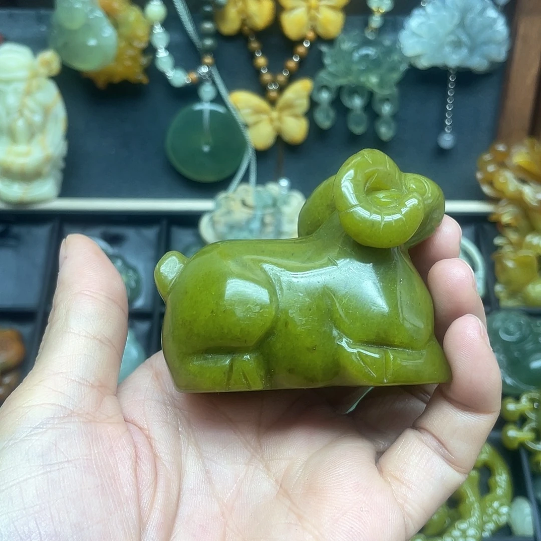 穿***期蛇纹石玉未镶嵌颈饰