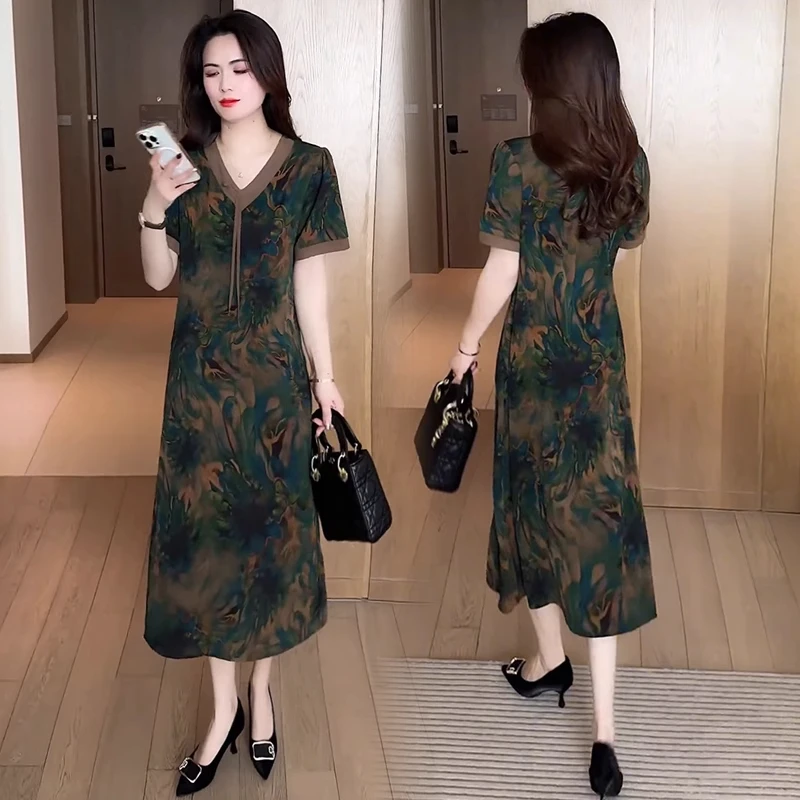 时尚气质V领连衣裙女2025夏季新款妈妈装宽松大码遮肚子中长裙潮