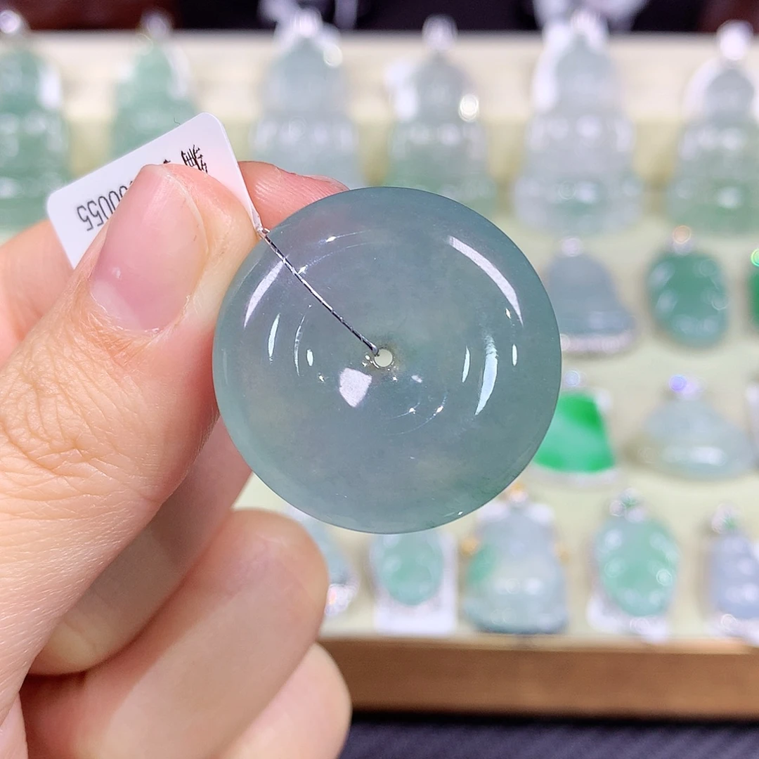 翡翠未镶嵌颈饰平安扣