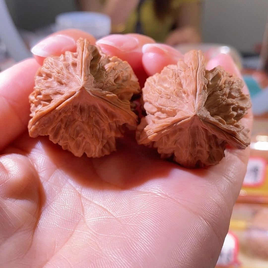 文玩核桃吊坠正奔