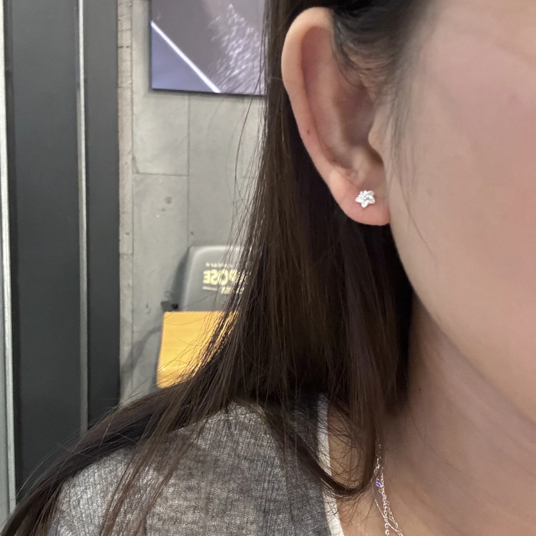 925银耳饰 韩国 通体s925银贝壳花朵螺旋扣耳钉耳骨钉