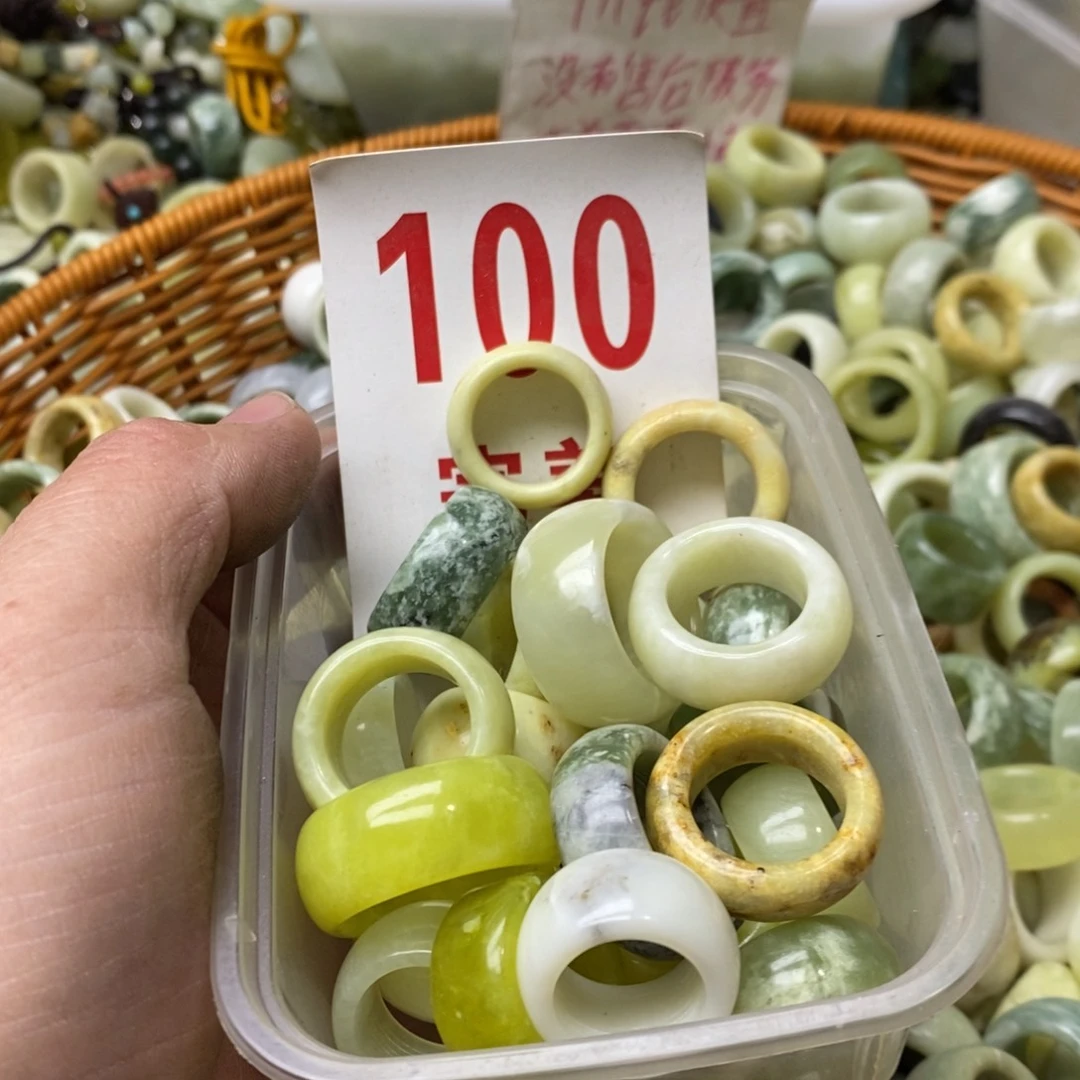 蛇纹石玉挂坠未镶嵌