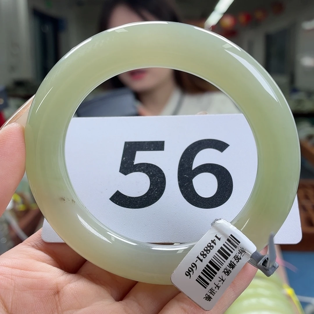 和田玉未镶嵌手镯翠