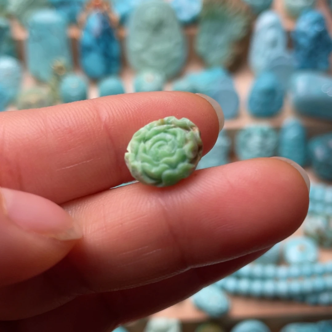 绿松石未镶嵌颈饰