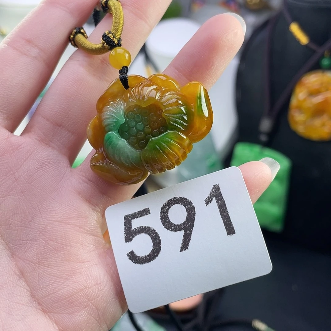 翡翠未镶嵌吊坠(赠链)