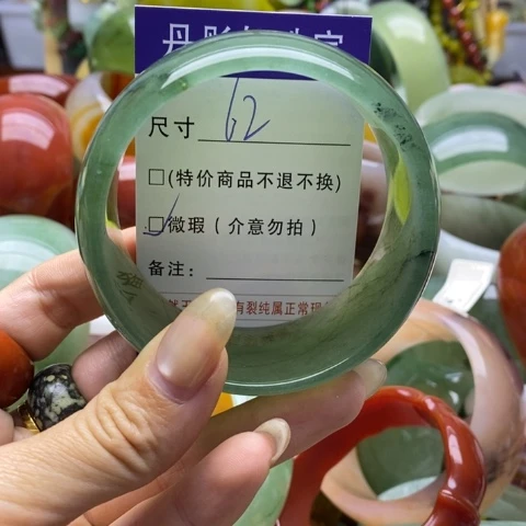 未镶嵌手镯石英质玉
