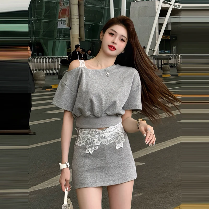 露肩辣妹设计短袖T恤2025夏季新款蕾丝拼接韩系潮流简约纯色上衣