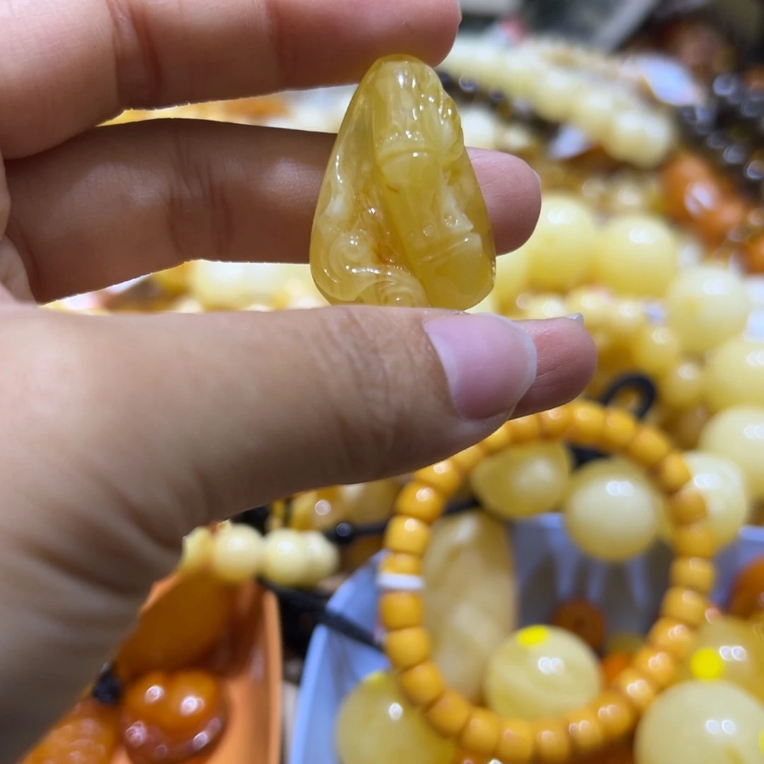 琥珀珠宝奇石未镶嵌