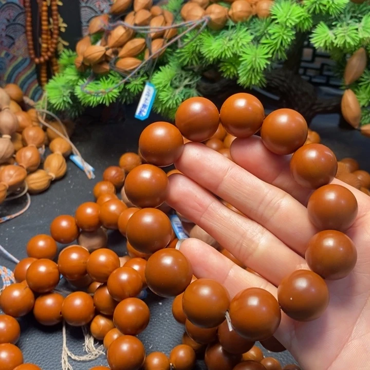 发***贺手串橄榄核1.85微瑕光珠