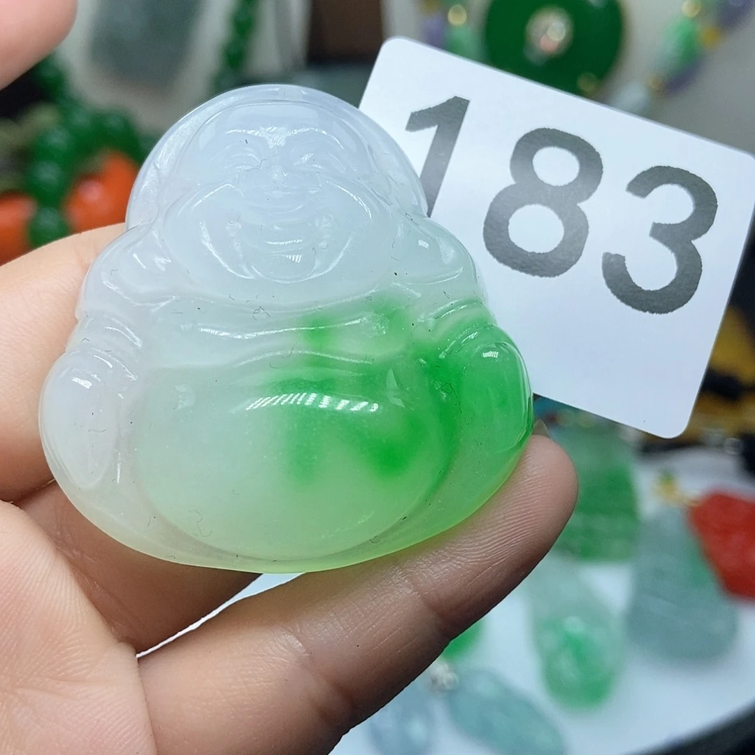 翡翠吊坠(赠链)未镶嵌