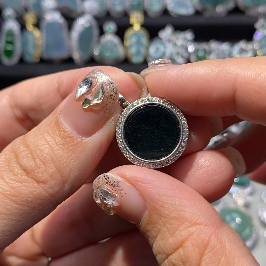 翡翠颈饰未镶嵌翡翠