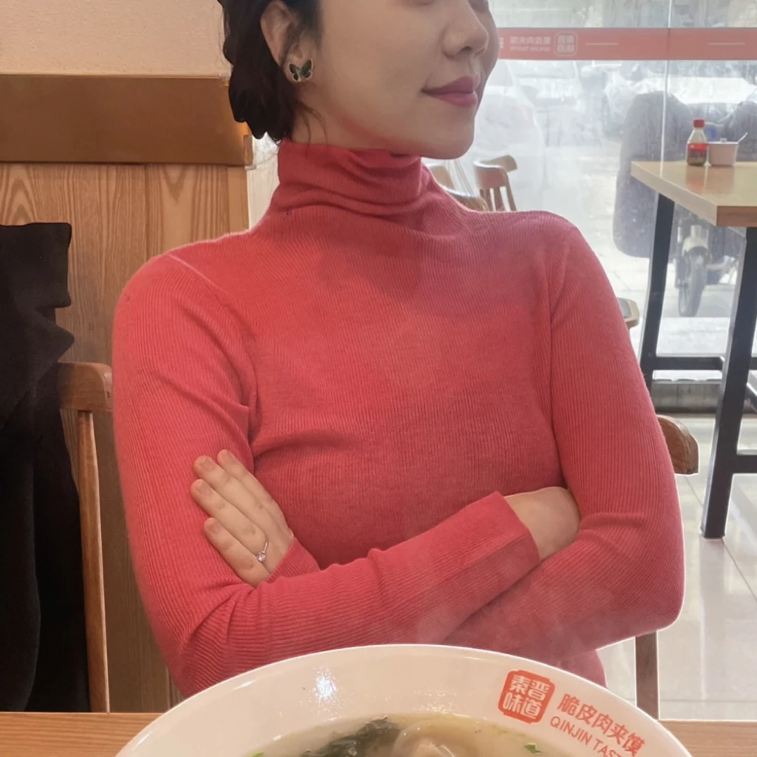 高领打低针织衫 显白显气质