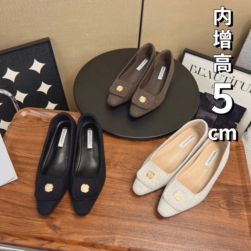 方头内增高5CM法式复古秋冬款绒面单鞋山茶花金属扣通勤平底鞋女