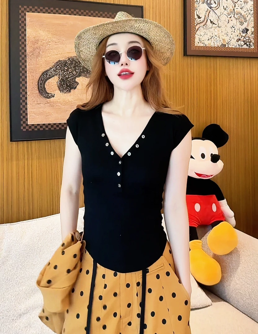 v5204 CC推荐 气质纽扣V领黑色短袖T恤