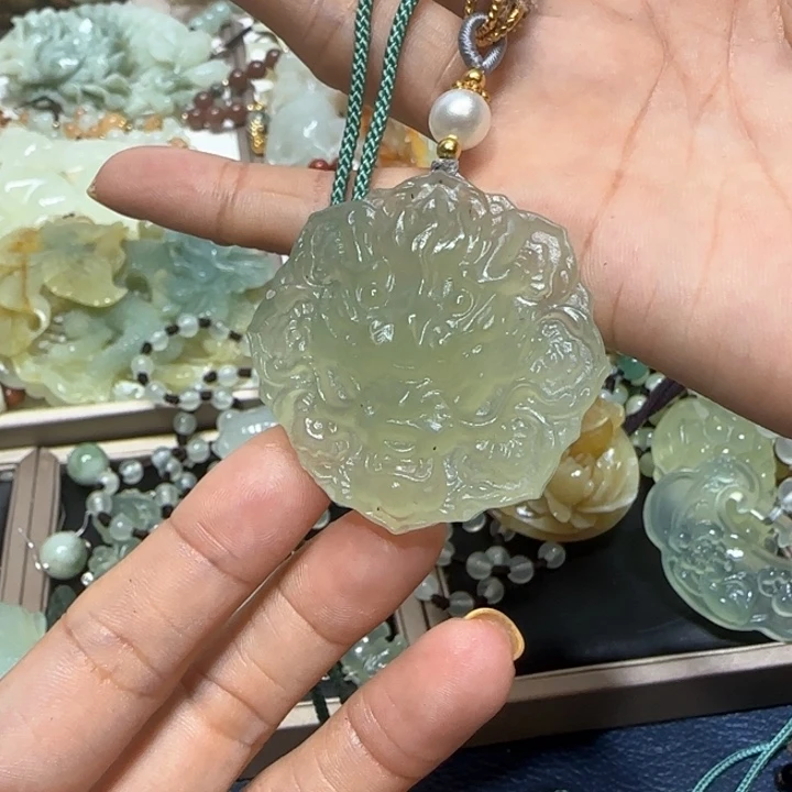 蛇纹石玉未镶嵌吊坠