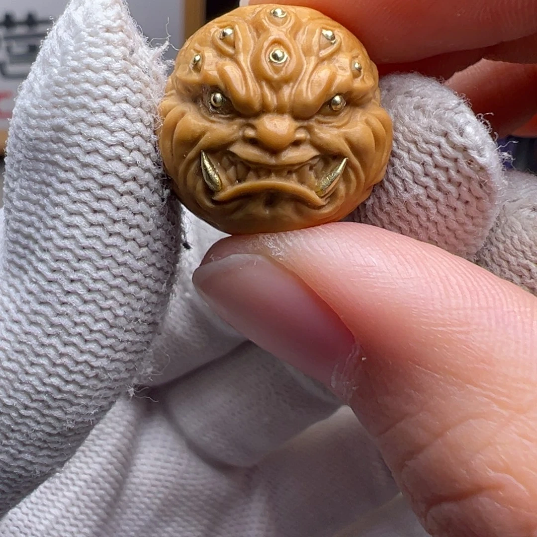 文玩核桃把件镶嵌款九目獠牙18左右尺寸全品有正常封口线