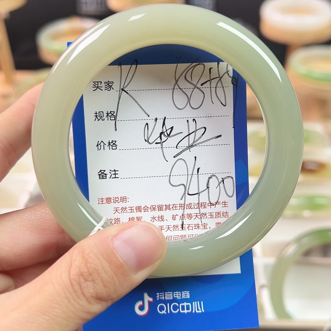 一***错和田玉未镶嵌手镯